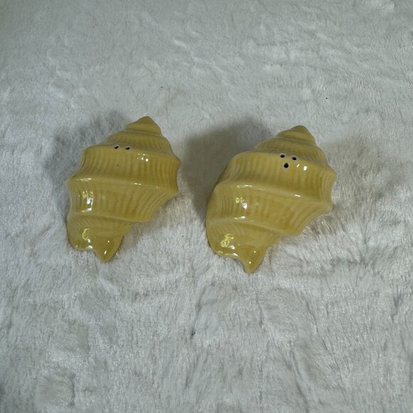 Andrea By Sadek Yellow Seashell Salt & Pepper Shakers Set - Picture 6 of 9